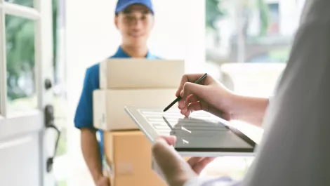 Record number of Australians shopped online over last year